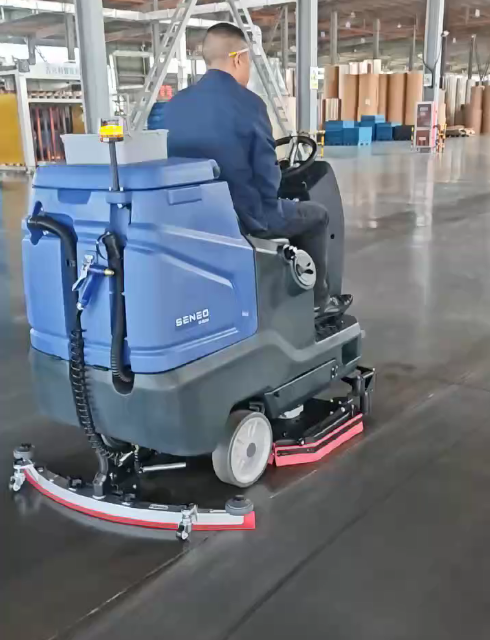 大犀 SE-D120A 洗地机仓库应用案例|仓储车间驾驶式洗地机(图1)
